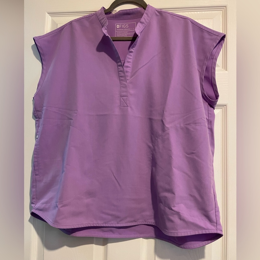 Figs- Rafaela Oversized Scrub Top, large, light purple, gently used.